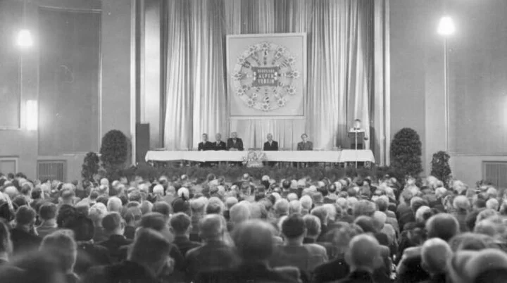 Hauptversammlung in Würzburg im Jahr 1950 anlässlich der Wiedergründung eines gemeinsamen Dachverbandes | © DAV / Archiv Hauptversammlung in Würzburg im Jahr 1950 anlässlich der Wiedergründung eines gemeinsamen Dachverbandes | © DAV / Archiv